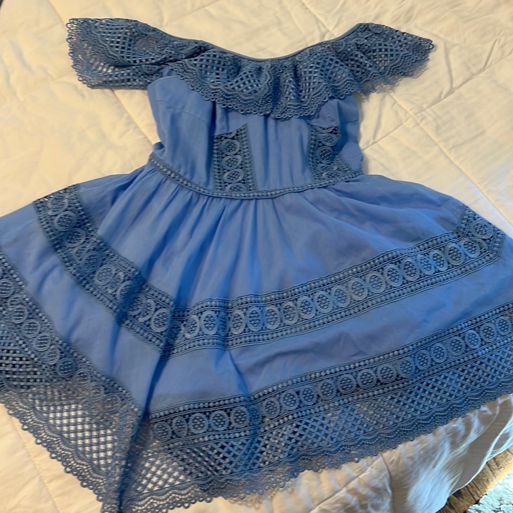 Beautiful detailed waste summer dress. Can be worn off the shoulder.